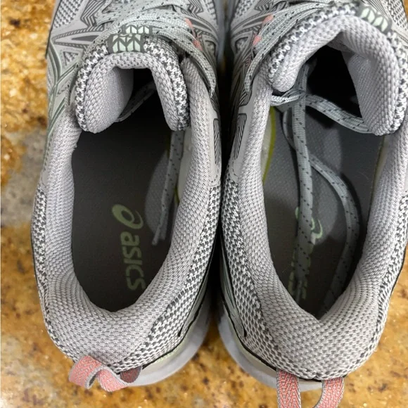 ASICS Gel Venture 8 size 10 - Picture 5 of 9